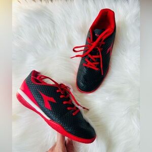 KIDS INDOOR SOCCER SHOES DIADORA SIZE 2